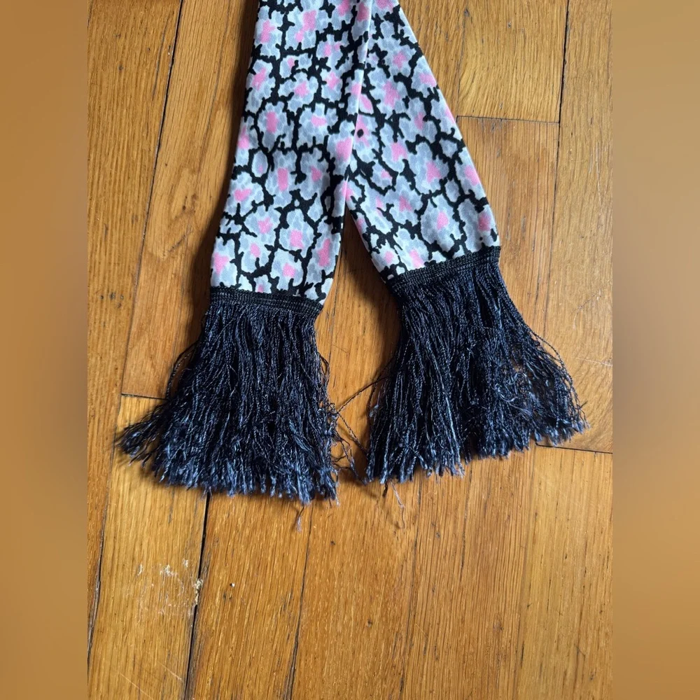 70s Vintage Pink White and Grey Floral Shirt Dress with Fringe Belt - Picture 5 of 7